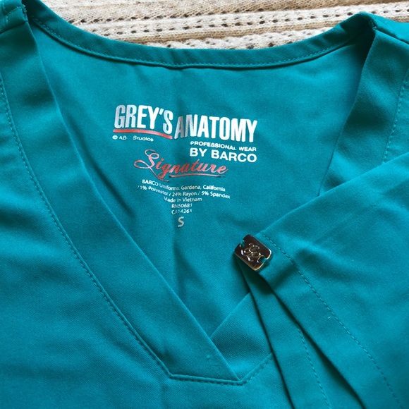 Set of two grey’s anatomy scrubs - Picture 5 of 8